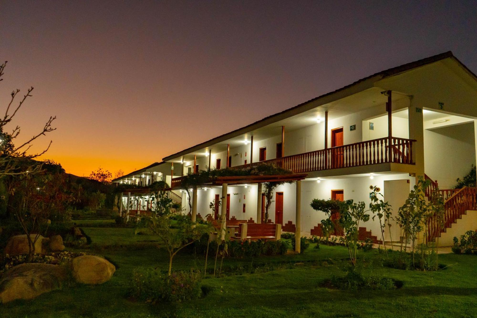 Hotel Agustos Urubamba Buitenkant foto