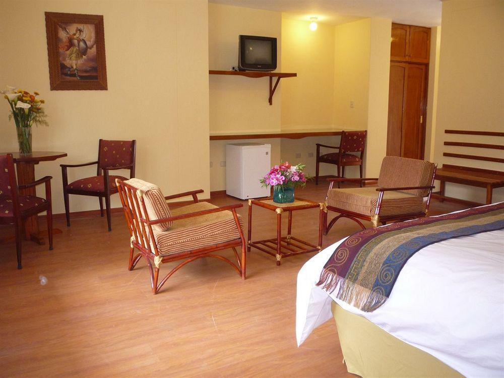Hotel Agustos Urubamba Buitenkant foto
